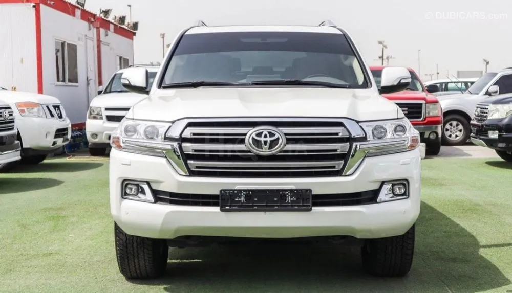 Toyota Land Cruiser Model: 2020 Colour: white inside beige Specifications: No. 2 (6 cylinder) Condition: (agency painting) for sale on HiQuota