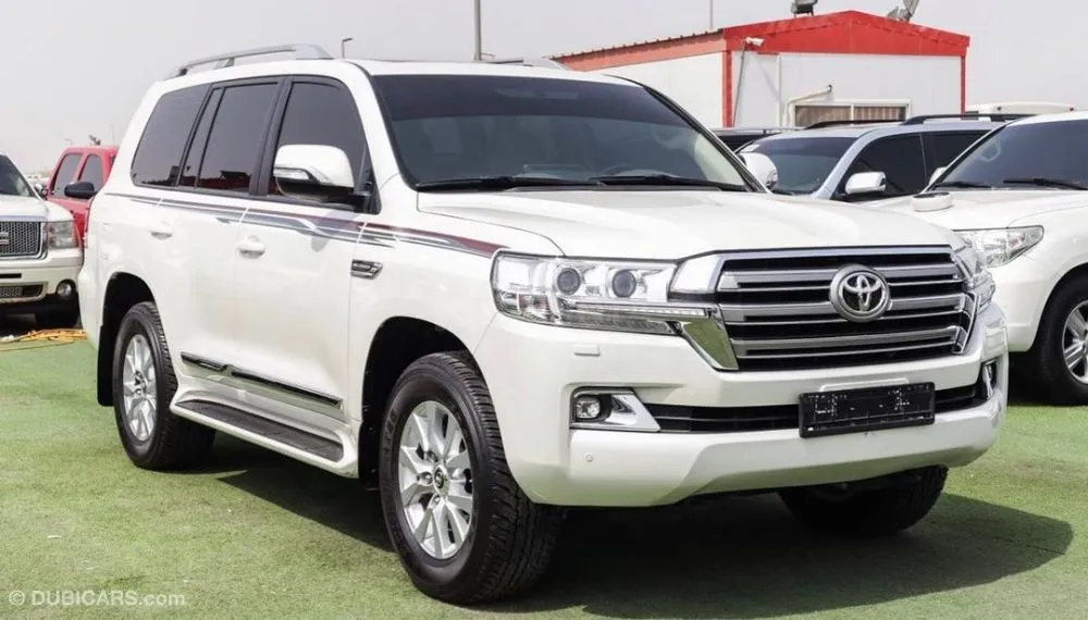 Toyota Land Cruiser Model: 2020 Colour: white inside beige Specifications: No. 2 (6 cylinder) Condition: (agency painting) for sale on HiQuota