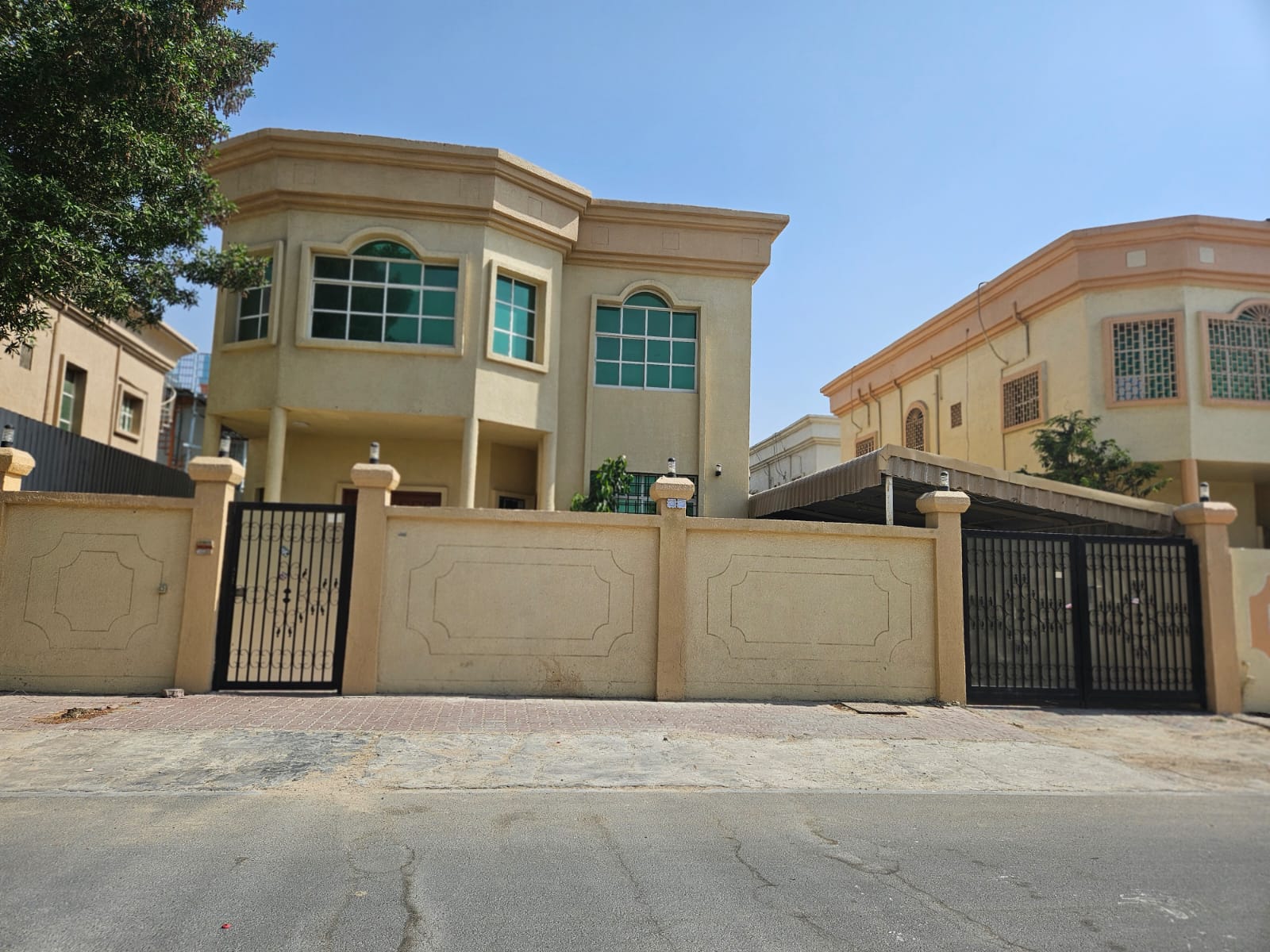فيلا للإيجار الروضه ٣ for sale on HiQuota