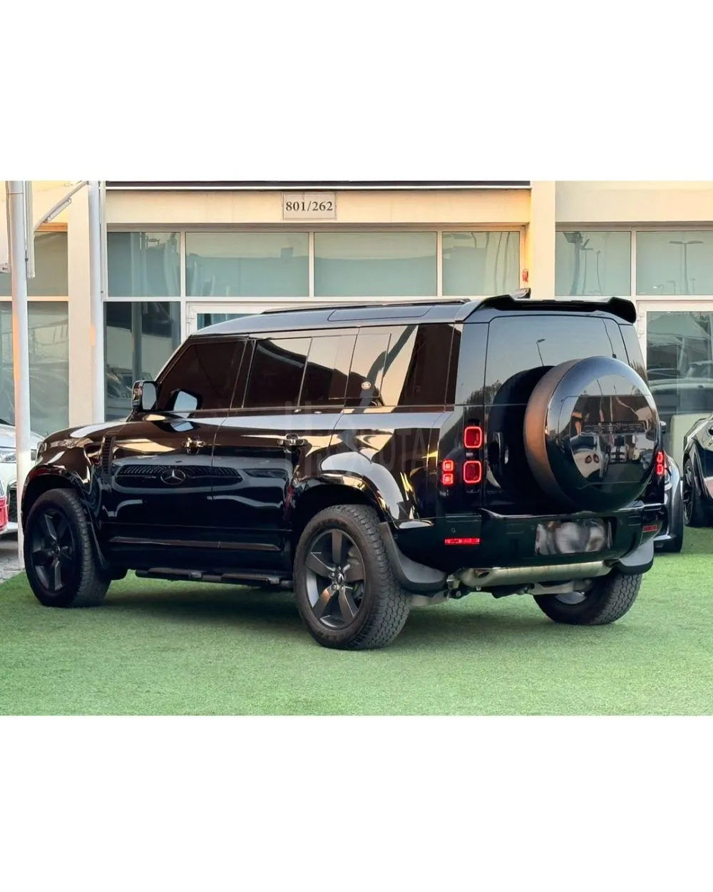LAND ROVER DEFENDER HSE P400 GCC 2024 V6 Free Contract service until 65k Service history (under warranty) Full option zero accident for sale on HiQuota