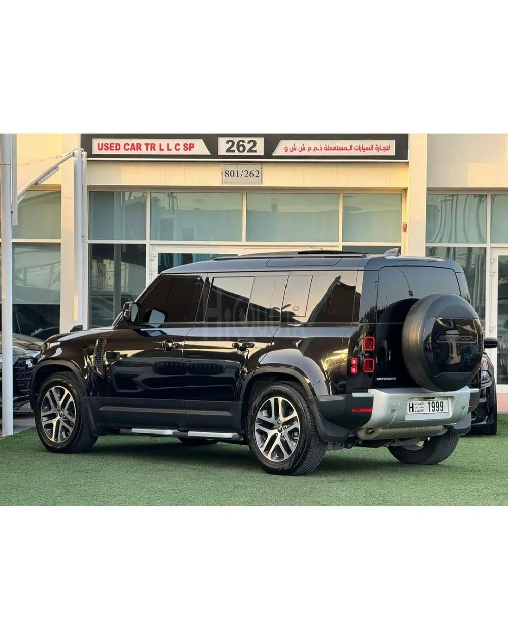 LAND ROVER DEFENDER SE P300 GCC 2023 Service history under warranty ( AL TAYRE ) Original paint zero accidents V4 Original paint for sale on HiQuota