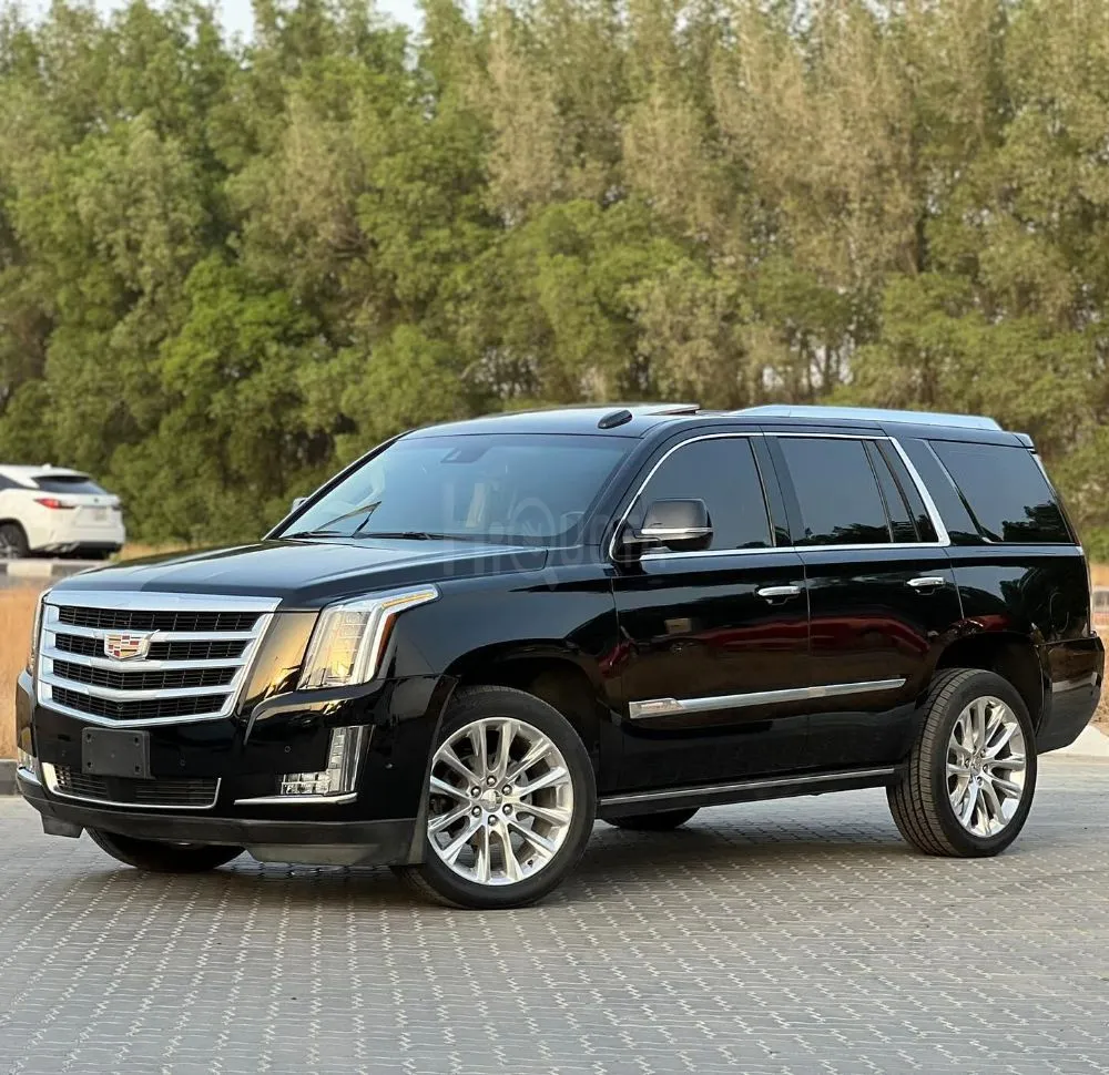 CADILLAC ESCALADE PREMIUM V8 6.2L - 2018 - GCC SPECS for sale on HiQuota
